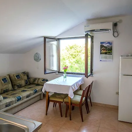 - Paklenica Riviera 6878 Apartmán *