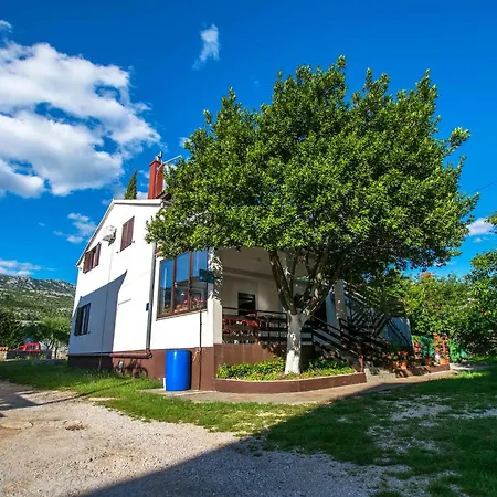 - Paklenica Riviera 6878 Apartmán *
